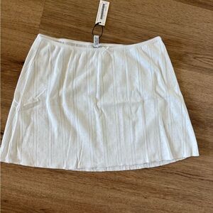 Chic White Mini Skirt